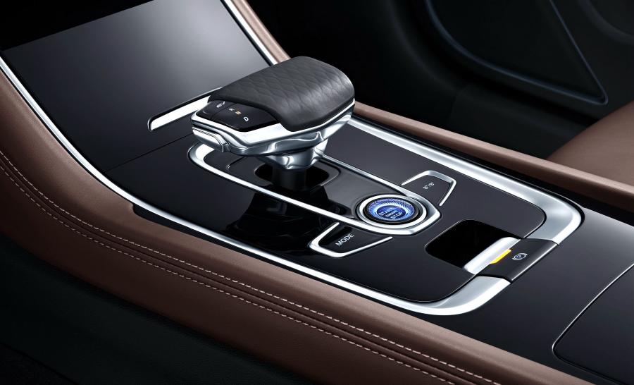 Детали интерьера ChangAn Eado EV460 2018 года  (фото 6 из 12)
